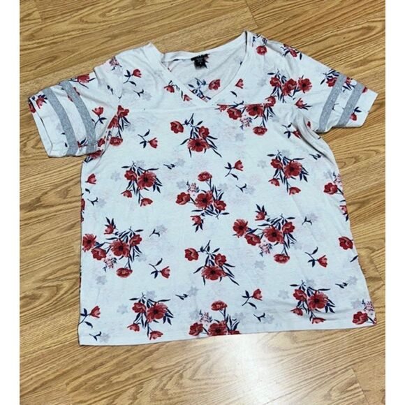 1X - Torrid floral tee - red/blue/gray - Picture 1 of 6